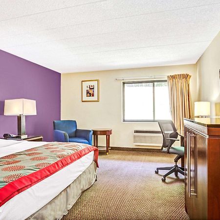 Ramada By Wyndham Rockaway Hotel Bagian luar foto