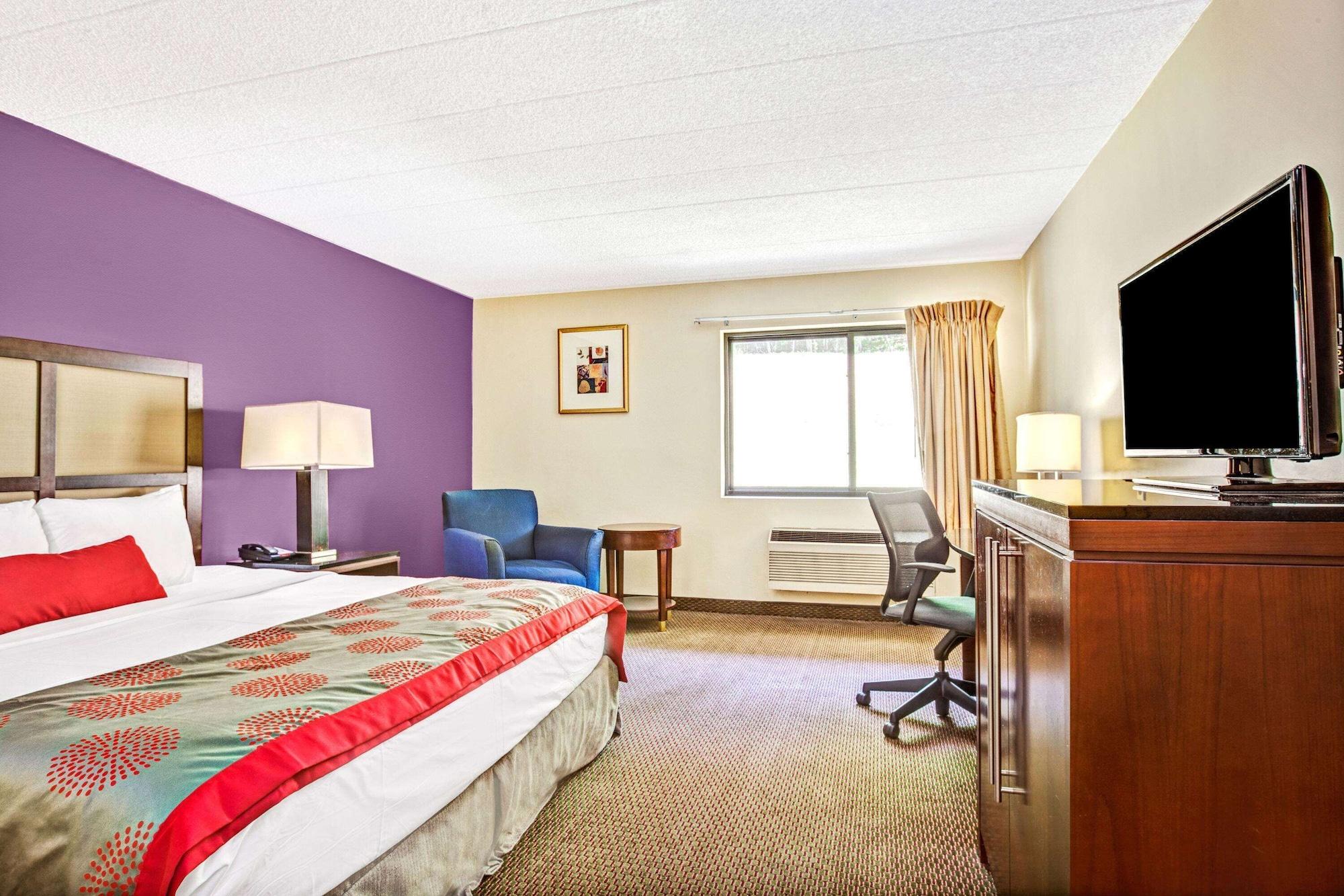 Ramada By Wyndham Rockaway Hotel Bagian luar foto