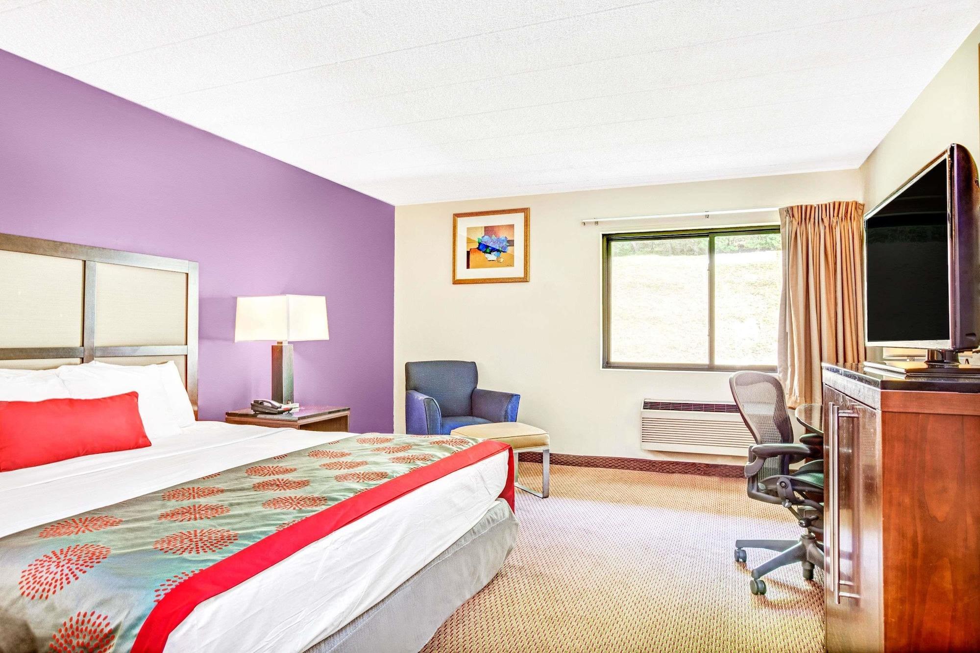 Ramada By Wyndham Rockaway Hotel Bagian luar foto