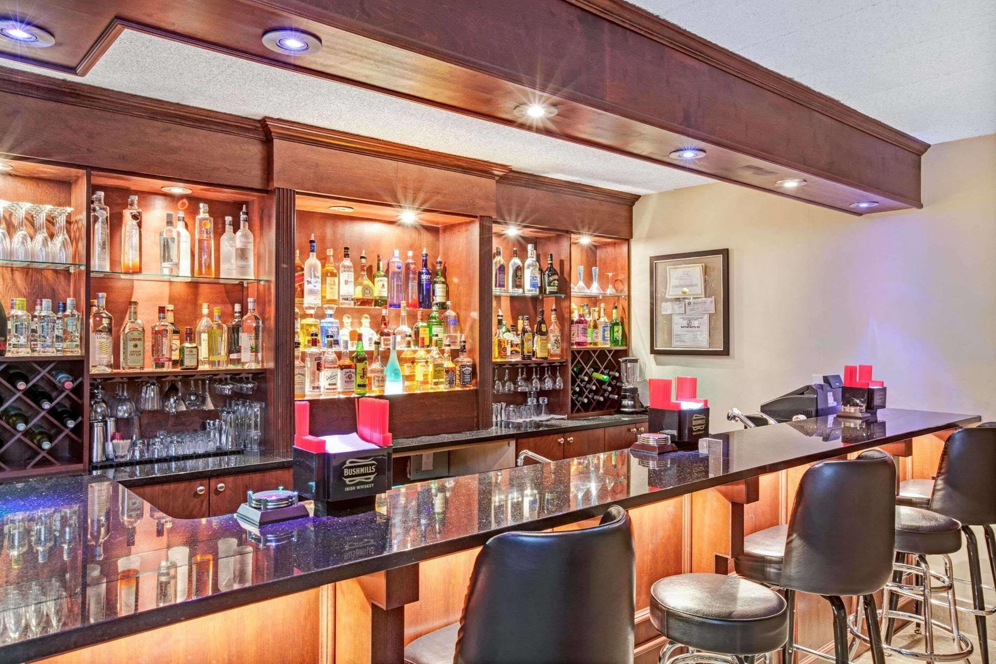 Ramada By Wyndham Rockaway Hotel Bagian luar foto