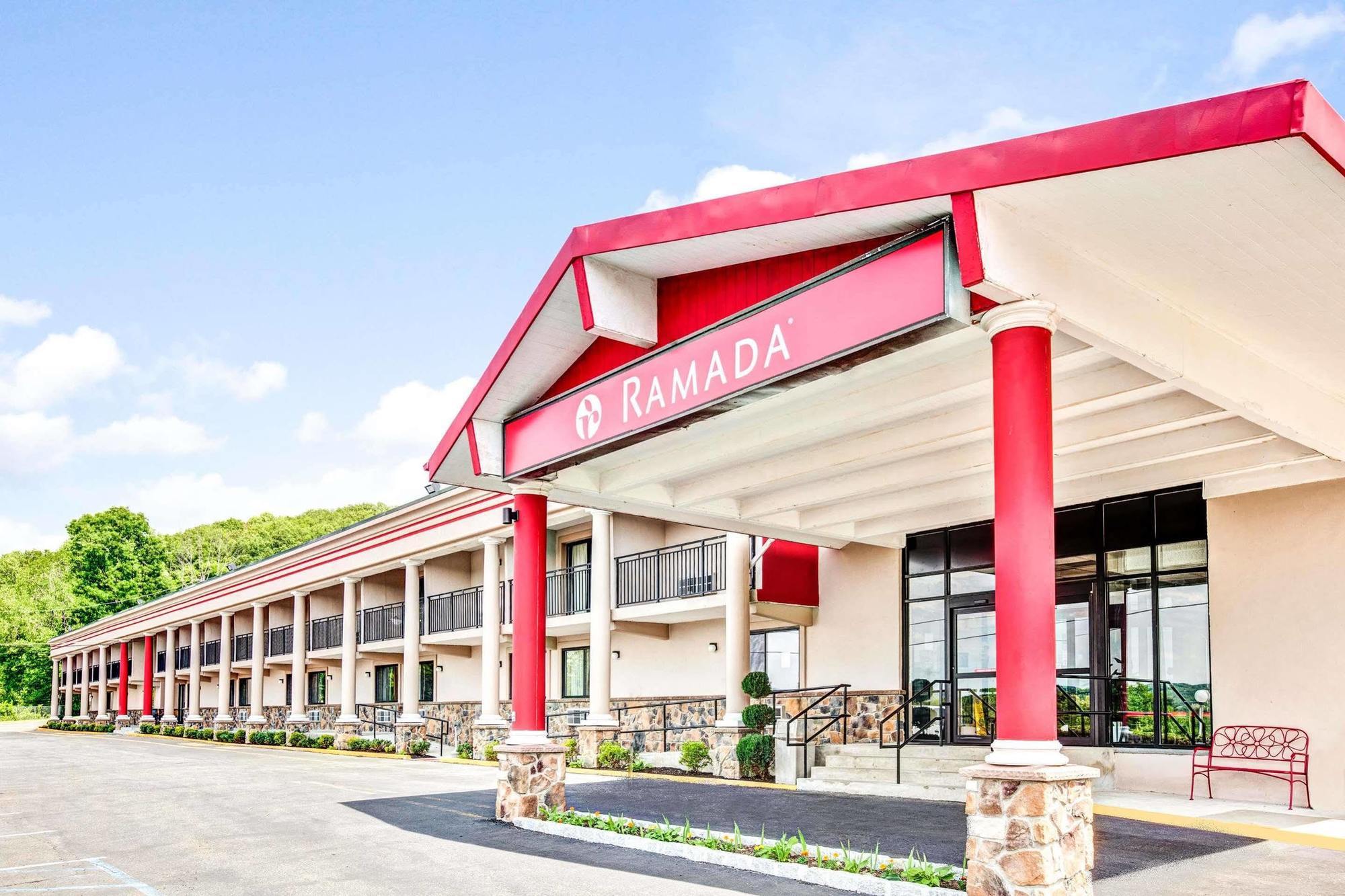 Ramada By Wyndham Rockaway Hotel Bagian luar foto