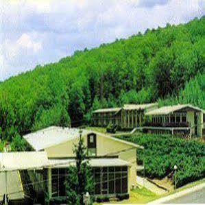 Ramada By Wyndham Rockaway Hotel Bagian luar foto