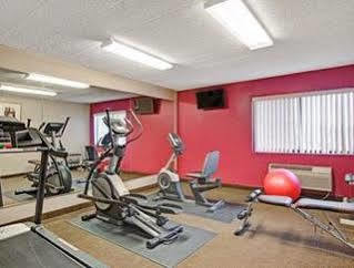 Ramada By Wyndham Rockaway Hotel Bagian luar foto